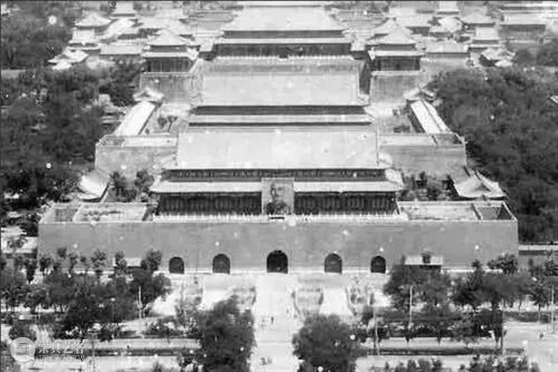 真实场景还是摄影布景?|再谈孙滋溪的《天安门前》 李卓颖 孙滋溪 天安门前 场景 布景 安雅兰 沈揆一 危机 中国 艺术 现代 崇真艺客